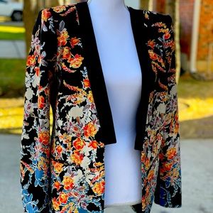 Bcbg floral structured blazer size medium.